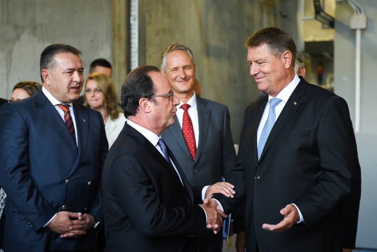 Francois Hollande Bukarestben: közös európai védelem kell