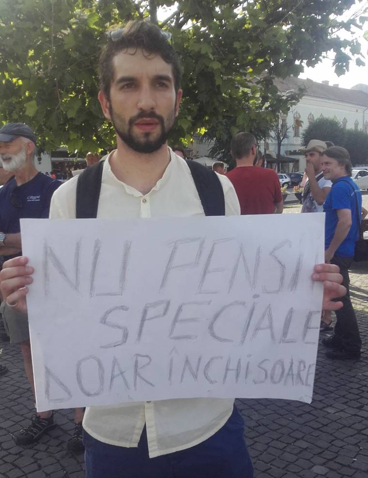 A törvényhozók ellen vonultak utcára Bukarestben és Kolozsvárt