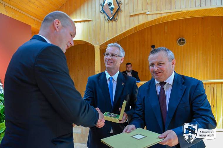 Magyar állami kitüntetés erdélyi személyiségeknek