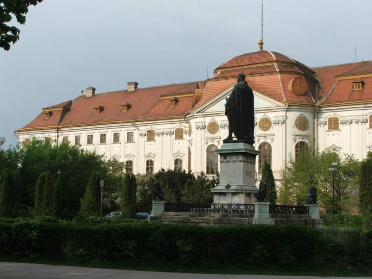 Megújul a váradi püspöki palota, kiköltözik a múzeum