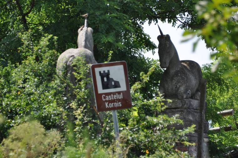 Megpróbálták ellopni a szentbenedeki unikornisokat