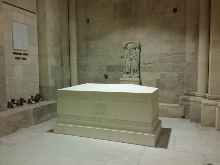 Leleplezik Márton Áron szarkofágját Gyulafehérváron