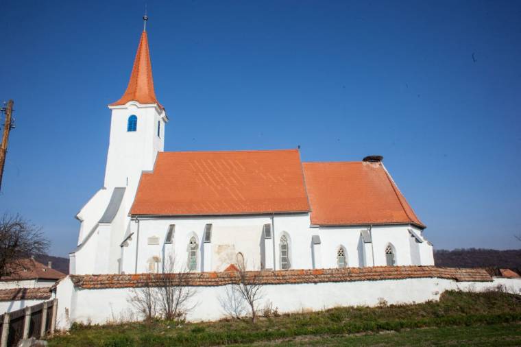 Restaurálták a bögözi templom kazettás mennyezetét