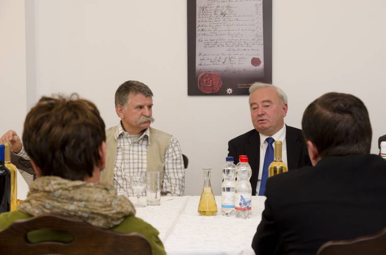 Kövér és Szász a váradi református püspökségre látogatott