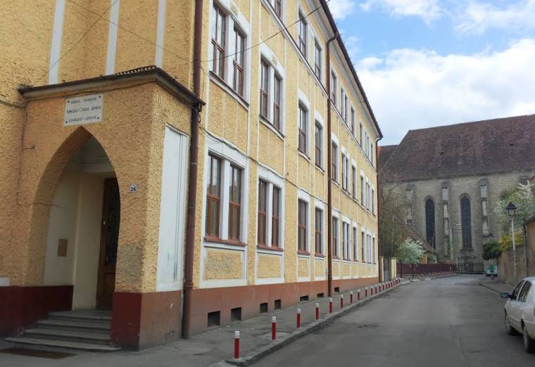 „Megbuktatták” az Apáczai képzőművészeti osztályát