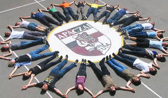 Ötven magyar civil szervezet az Apáczai mellett