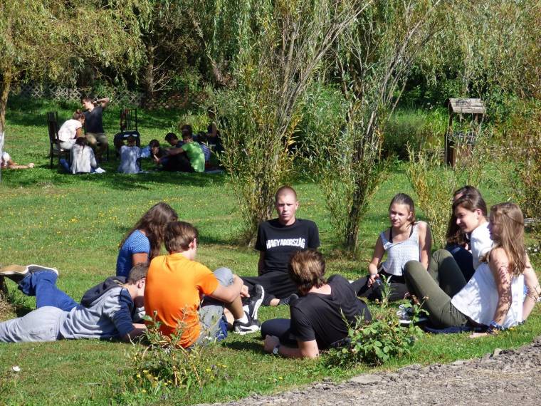 Specifikus román tantervet kér a Makosz