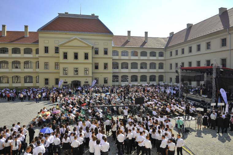 Felavatták a nagyenyedi Bethlen Gábor Kollégium felújított épületét