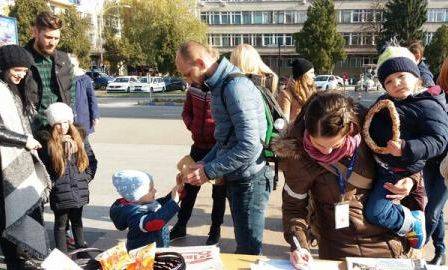 Anyák tüntettek a dévai kórház gyerekrészlegének felújításáért