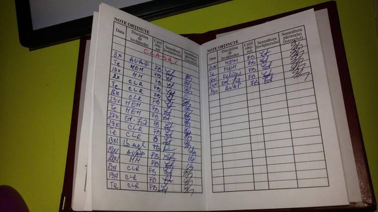 Magyarul is „tud” az iskolai ellenőrző könyv