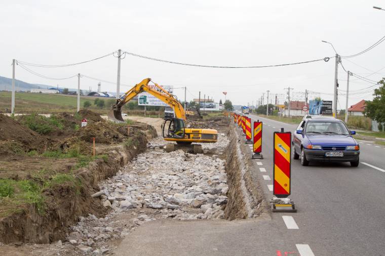 Felelőtlenséggel vádolt útépítők – Panaszok a vásárhelyi körgyűrű kivitelezése miatt