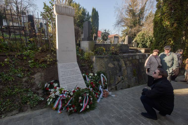 Tisztelet az elhurcoltaknak: emlékműavatás Kolozsváron