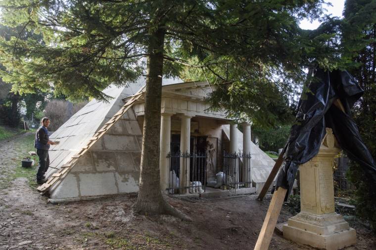 Gátat vetnének az enyészetnek a Házsongárdi temetőben