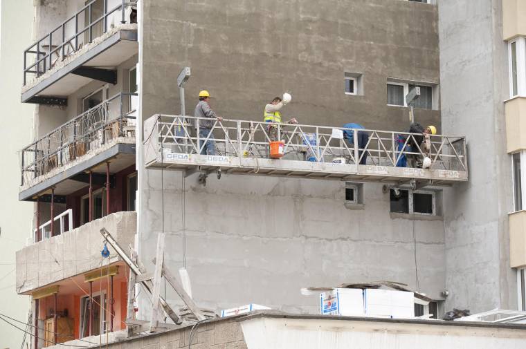 Újraindul a hőszigetelés Szentgyörgyön, sürget az idő Szeredában