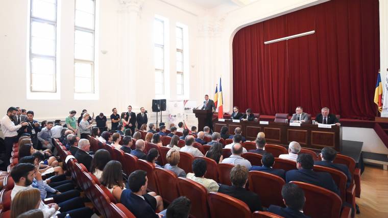 Johannis: több pénz kell az oktatásnak