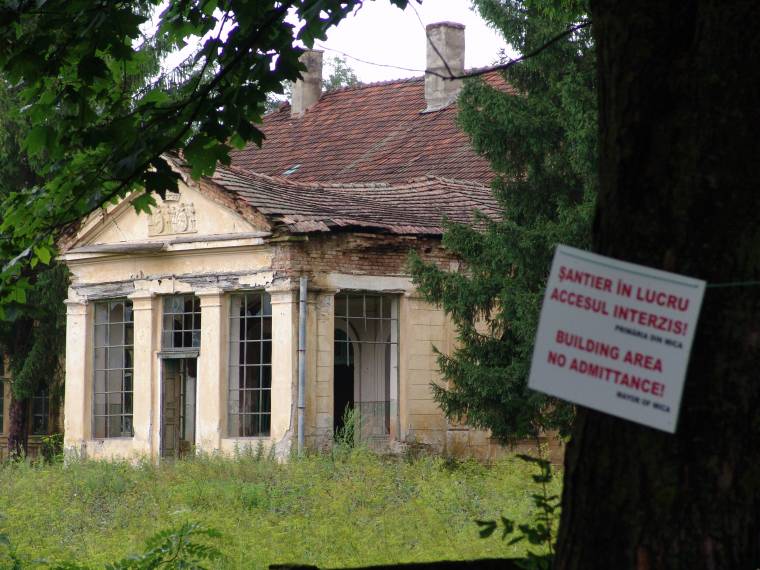 Magyar kormánytámogatással újulhat meg a szentbenedeki Kornis-kastély