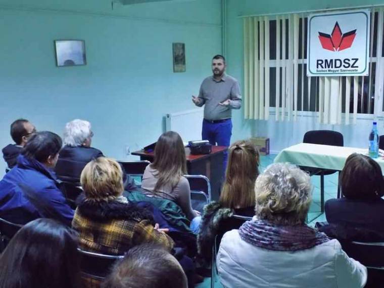 „Az RMDSZ olyan, mint a mobiltelefon: fel kell tölteni