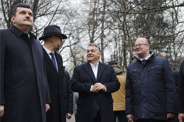 Orbán Viktor Szatmáron: ne lehessen átnézni a magyarokon!