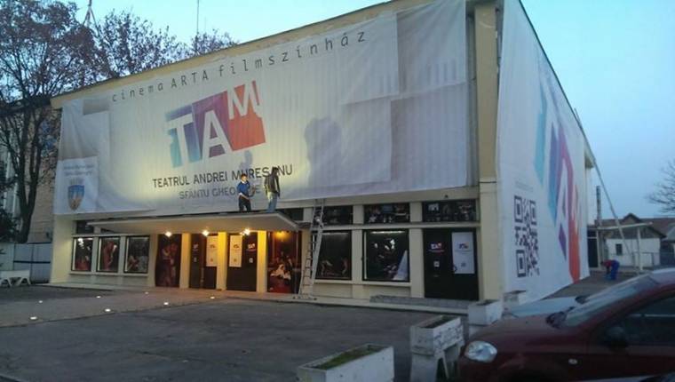 Felgyújtotta magát Sepsiszentgyörgyön egy román színésznő