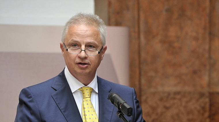 Megfertőződött Trócsányi László európai parlamenti képviselő