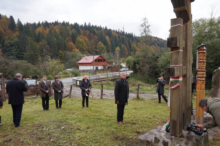 Márton Áron frontszolgálatára emlékeztek Ojtozban