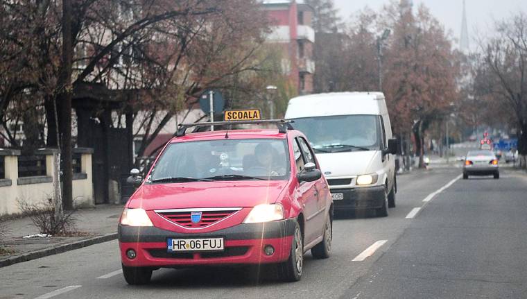 Tizenegy osztályhoz kötnék a jogosítványszerzést