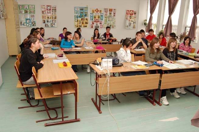 Várniuk kell a diákoknak a meleg ebédre