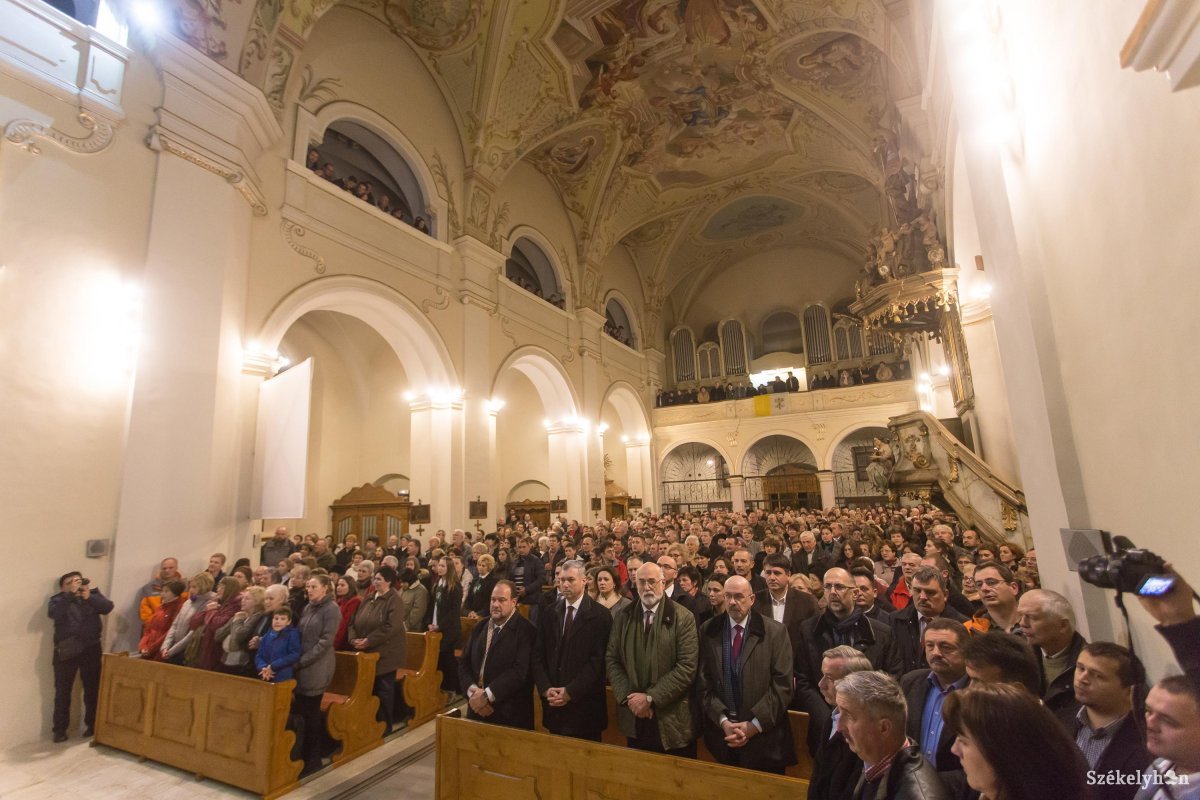 &bullet;  Fotó: Boda L. Gergely