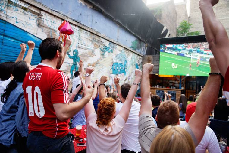 Focilázban égnek a kocsmák is az Eb ideje alatt