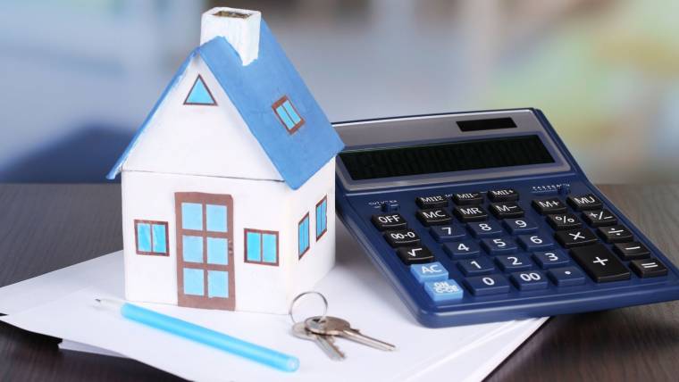 Fenntarthatatlan béremelés, siralmas adóbegyűjtés: akár már jövőre recesszióba süllyedhet a román gazdaság