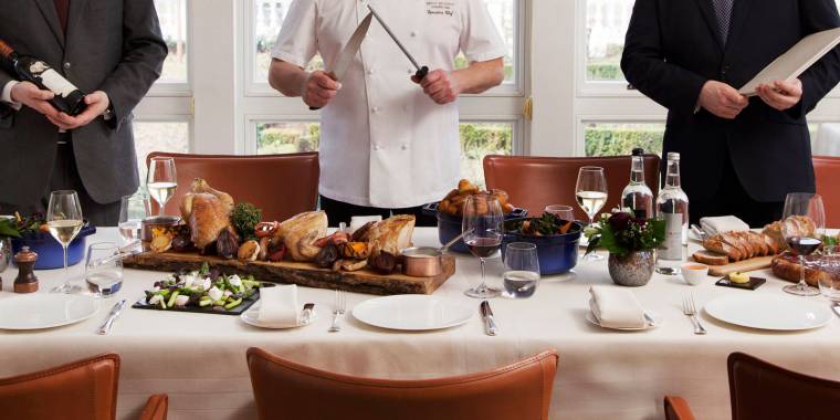 Megadóztatnák a vendéglátósokat