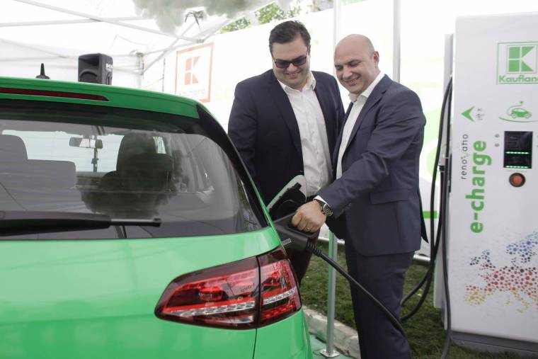 „Robbanhat” az e-autótöltők piaca