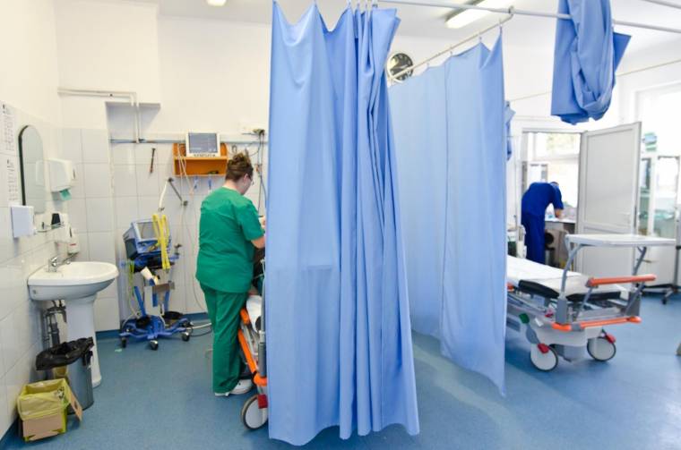 A talárosok kezében a béremelések sorsa