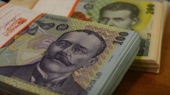 Fizetésemeléseket hozhat a nyár a közszférában