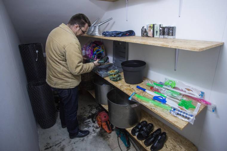 Az internetre „költöznek” az elkobzott áruk