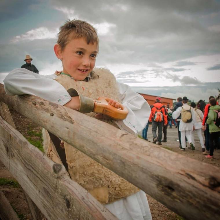 Archaikus és kortárs kontrasztja