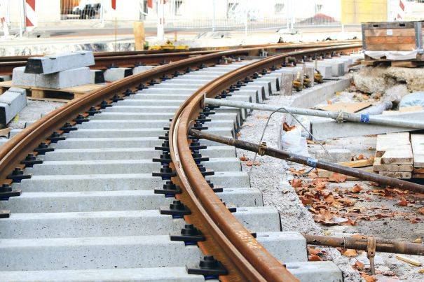 Licitet írtak ki a Brassó–Segesvár-vasútszakasz korszerűsítésére