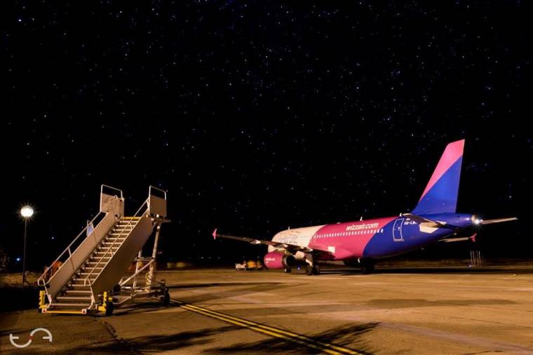 Megérkezett az első külföldi járat a szatmári reptérre