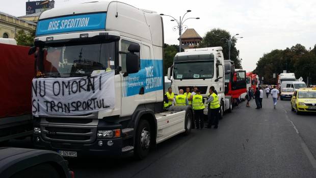 Elhalasztják a szerdára meghirdetett tiltakozást a fuvarozók