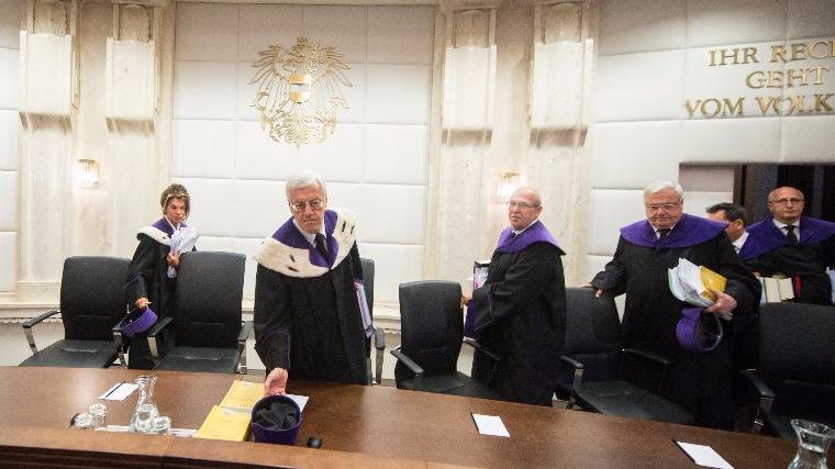 Osztrák elnökválasztás: meg kell ismételni a második fordulót