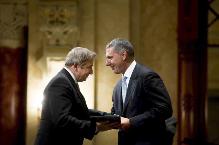 Bayer Zsolt nem adja vissza az érdemrendet