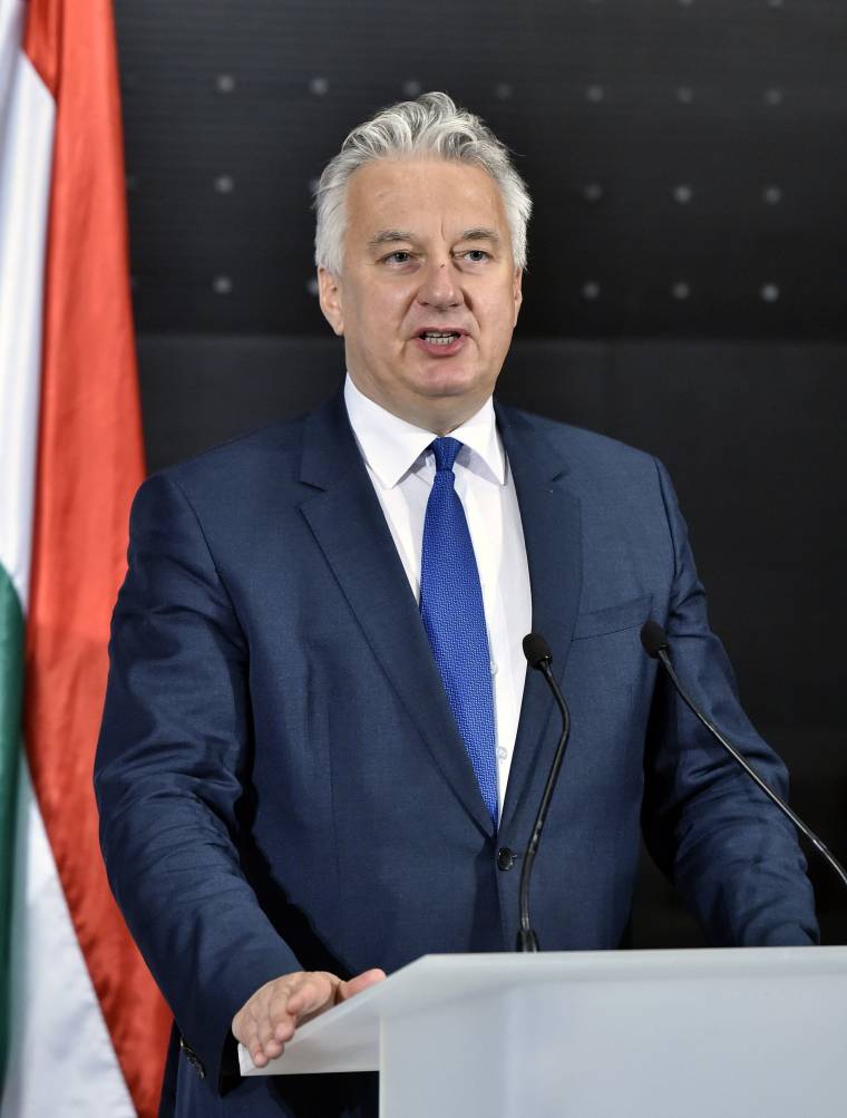 Semjén: a külhoni magyarok előnyösebb helyzete a feladat