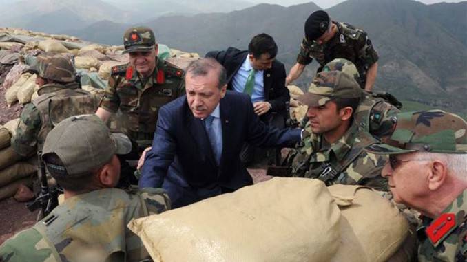 Módszeres tisztogatás a török hadseregben és a sajtóban