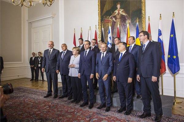 Orbán Viktor „gigantikus menekültvárost” létesítene Líbiában