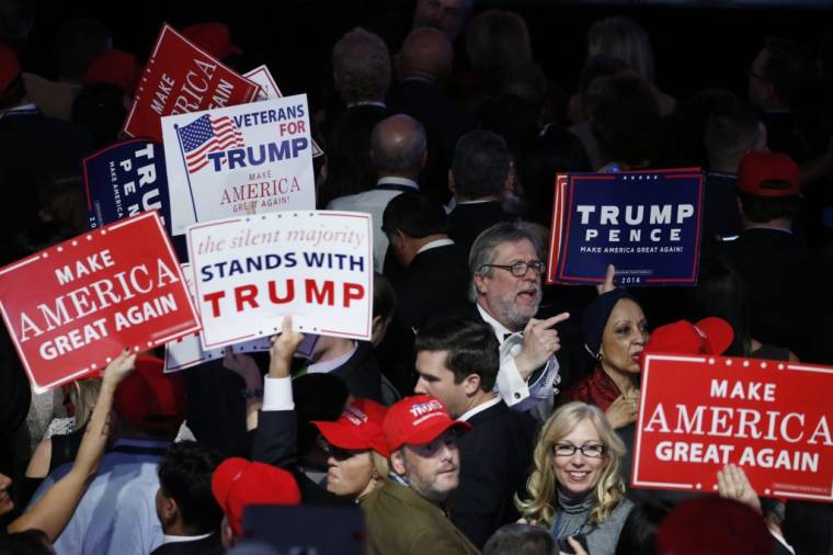 Trump bejelentette győzelmét, Clinton elismerte a vereségét