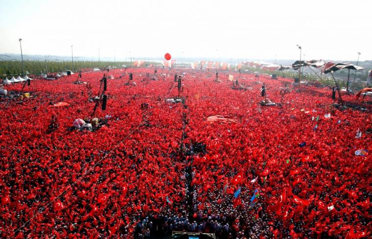 Egymillióan tüntettek Erdogan mellett Isztambulban