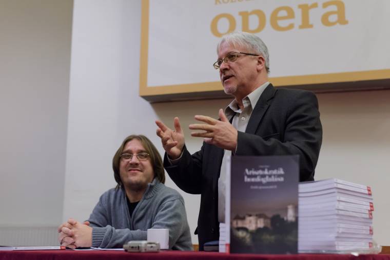 Regényesített történetek nemesi családokról