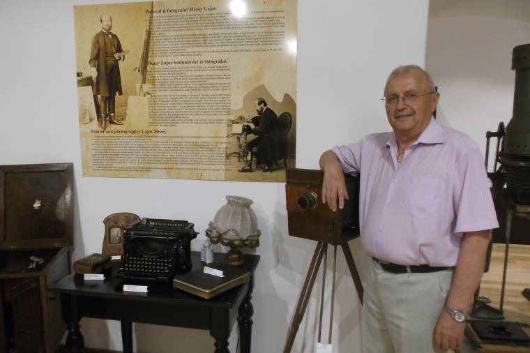 Fotómúzeum a várban: Váradnak adományozta gyűjteményeit Tóth István