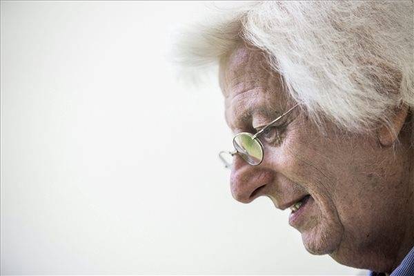 Meghalt Esterházy Péter Kossuth-díjas író