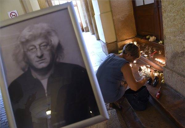 A családi sírba temetik Esterházy Pétert